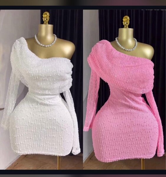 Robe moulante chic avec franges