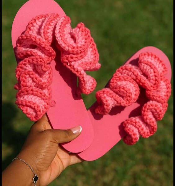 Sandales tricotées colorées