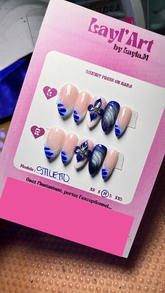 Ongles Pressés Stiletto Bleu