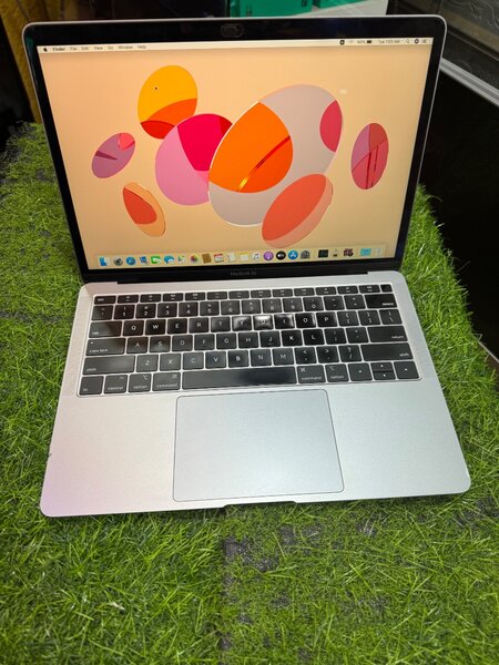 2019 MacBook Air Ram 16GB Intel Core i5 ssd 512GB NEAT