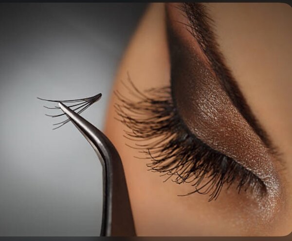 Semi- Permanent Lash extensions