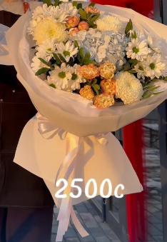 Стильные сборные букеты от BUTON.