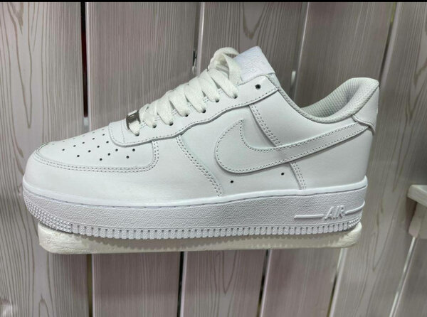 Chaussures blanches classiques