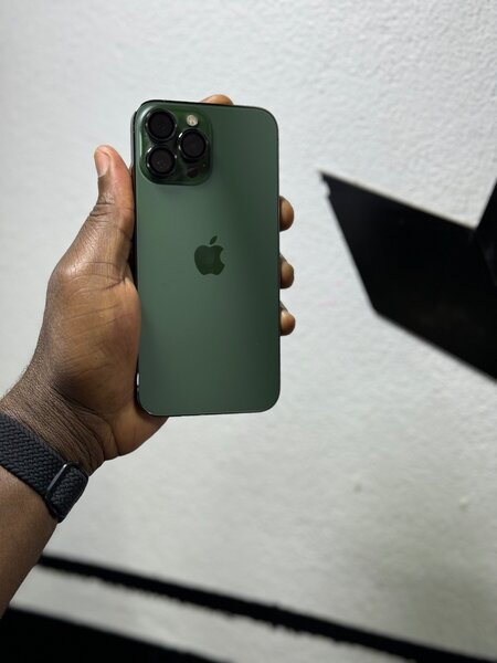 iPhone 13 Pro Max 128Go tout es d’origine jamais démonté