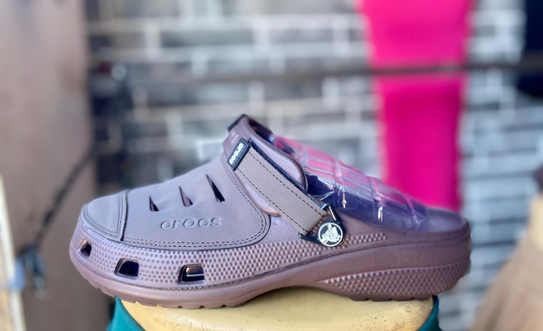 Chaussure Crocs brun