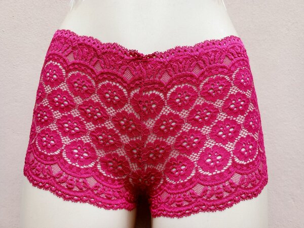 Culotte en dentelle féminine