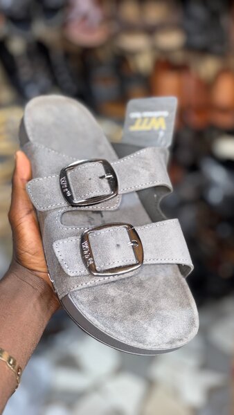 Sandales en cuir à boucles