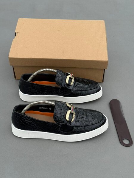 Mocassins en cuir noir élégant