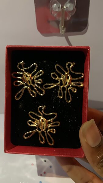 Boucles d'oreilles dorées élégantes