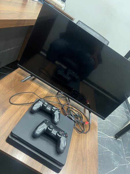 Console PS4 Slim avec Manettes