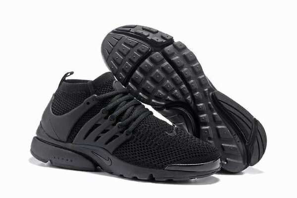 All black Nike presto
