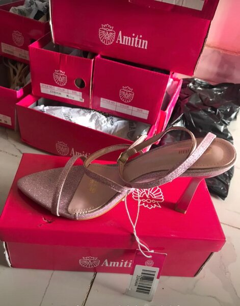 Sandales à talons pailletées