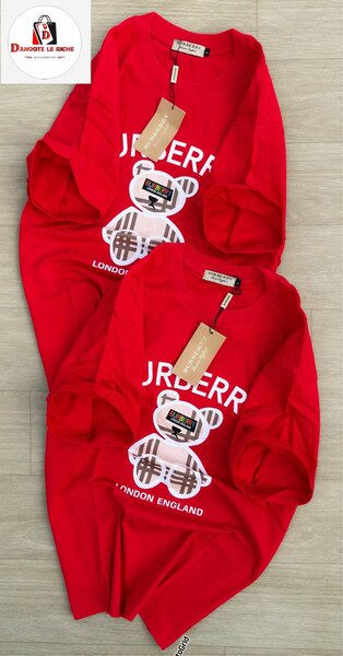 T-shirt rouge avec motif ours