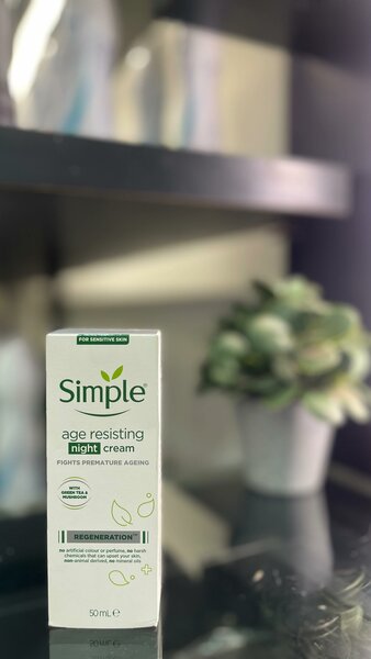 Simple Kind to Skin Regeneration Night Cream