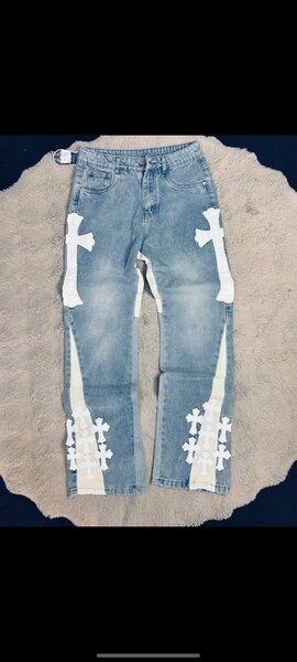 Jean créatif avec croix blanches