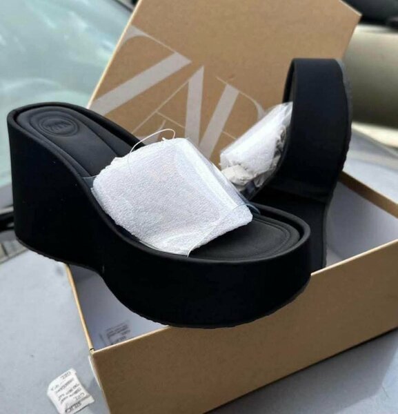 Sandales compensées transparentes