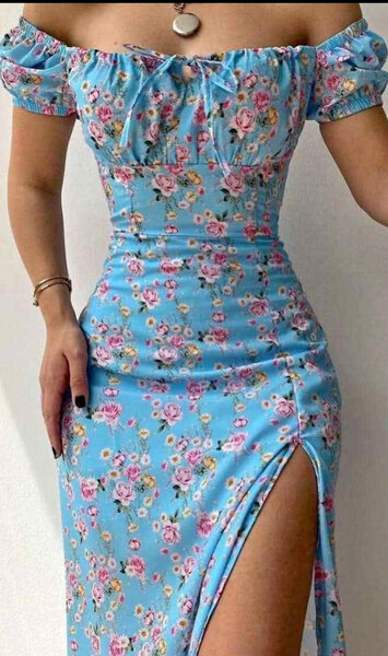 Robe florale bleu fendue