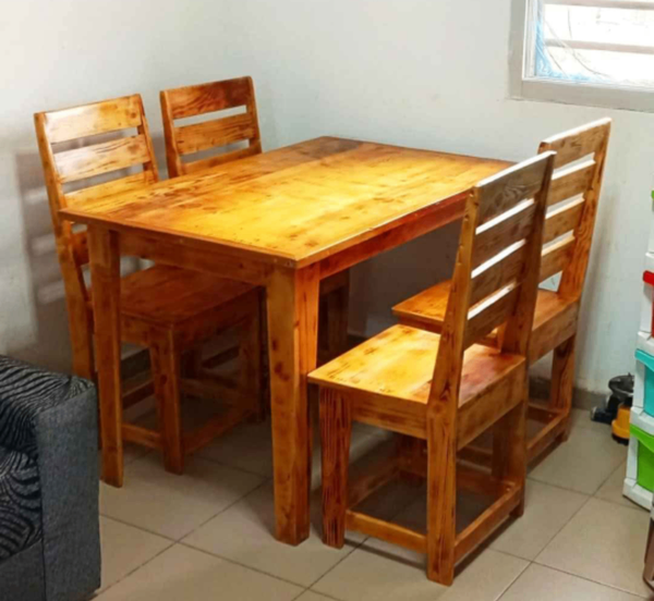 Table à manger en bois massif