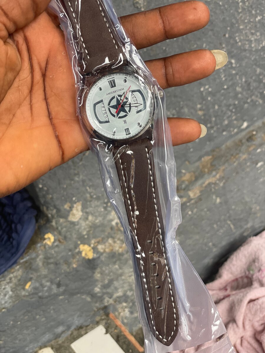 Montre classique en cuir marron