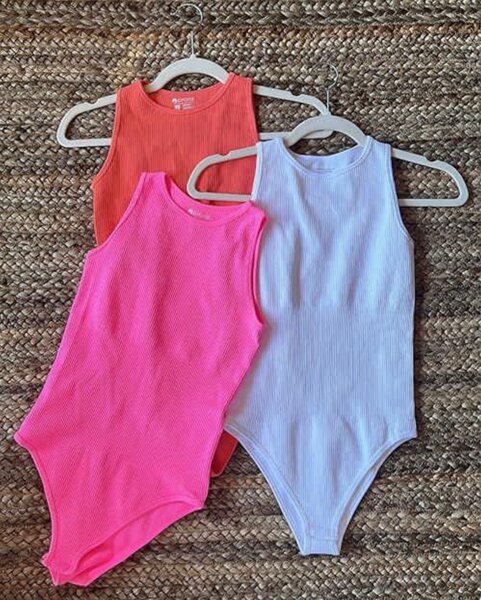 Body colorés sans manches