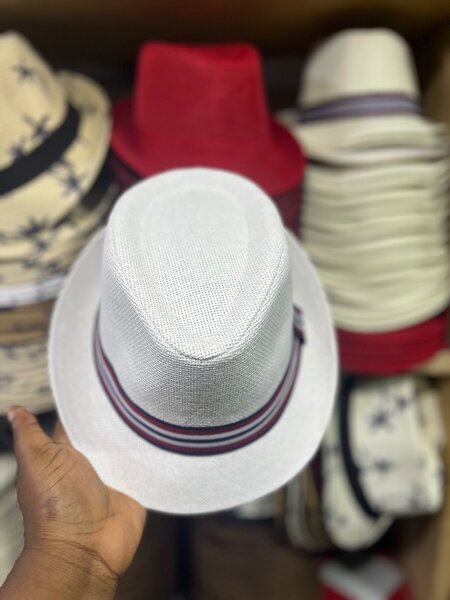 Chapeau de paille tressé