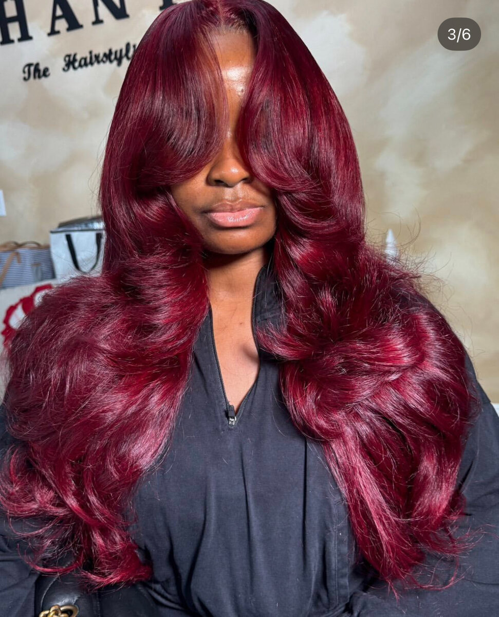 Perruque longue bordeaux élégante