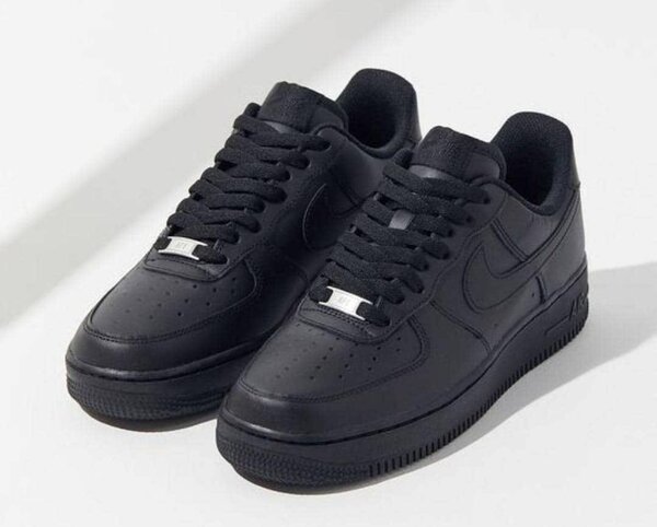 Baskets Classiques Noires et Blanches