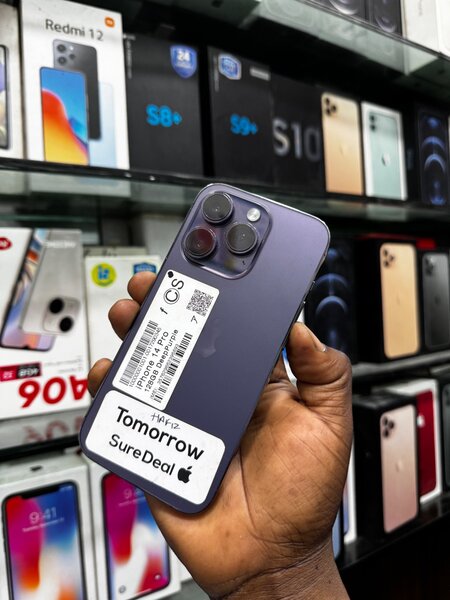 iPhone 14 pro Casi neuf