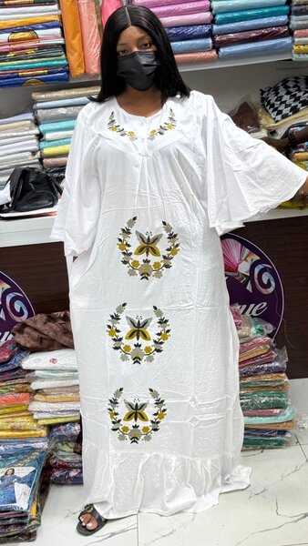 Robe brodé élégant femme