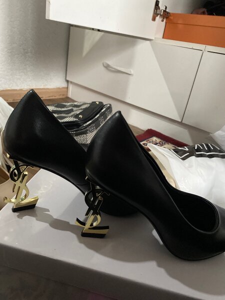 Кабул Yves Saint Laurent