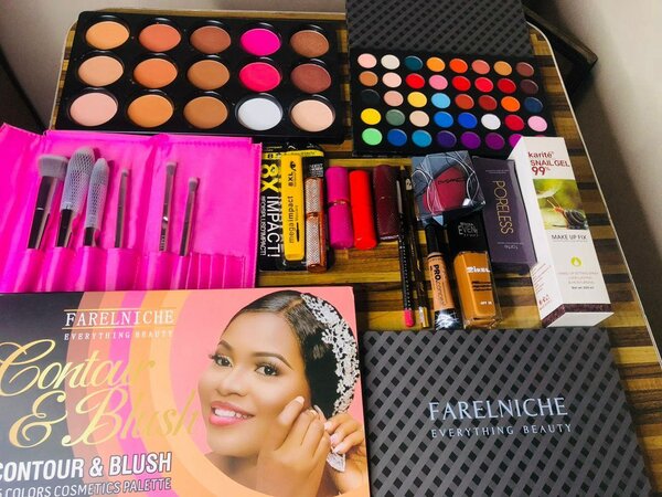 Makeup (personal kit)