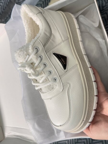 Утепленные кроссовки