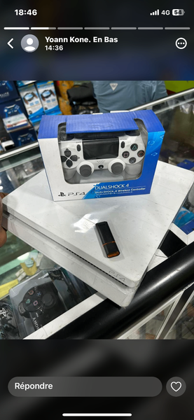 Ps4 Slim blanche /10 Jeux inclus