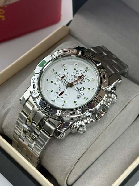 Montre chronographe en acier