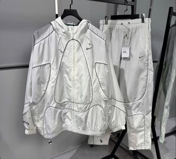 Ensemble de sport Nike argenté