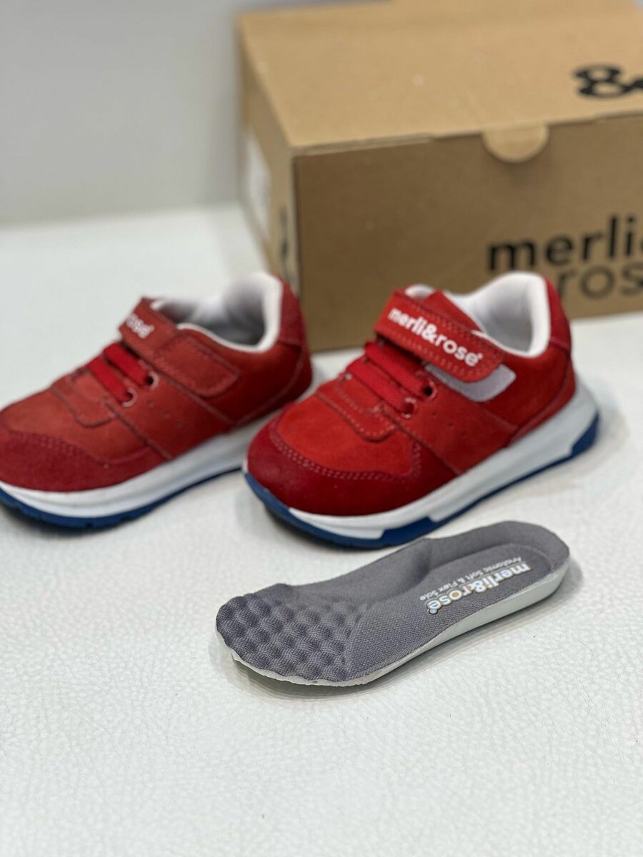 Кроссовки для девочек