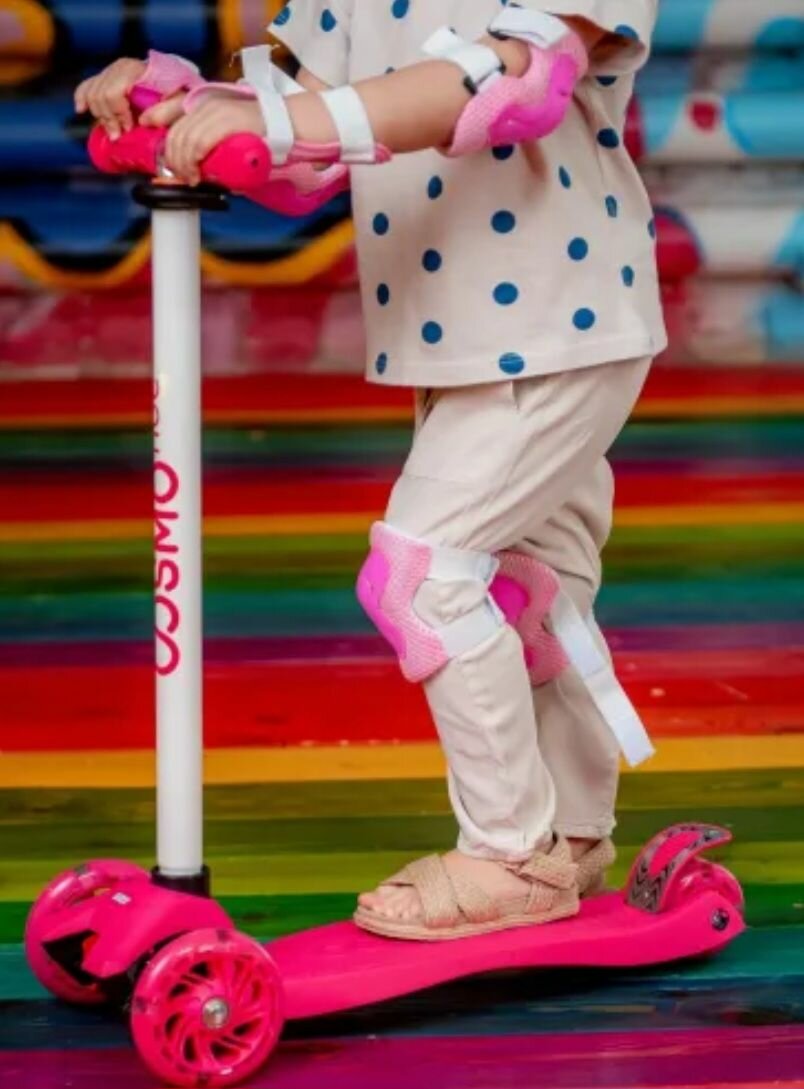 Шлем на голову. Нарукавники, наколенники.