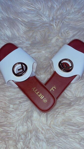 Sandales élégantes blanches