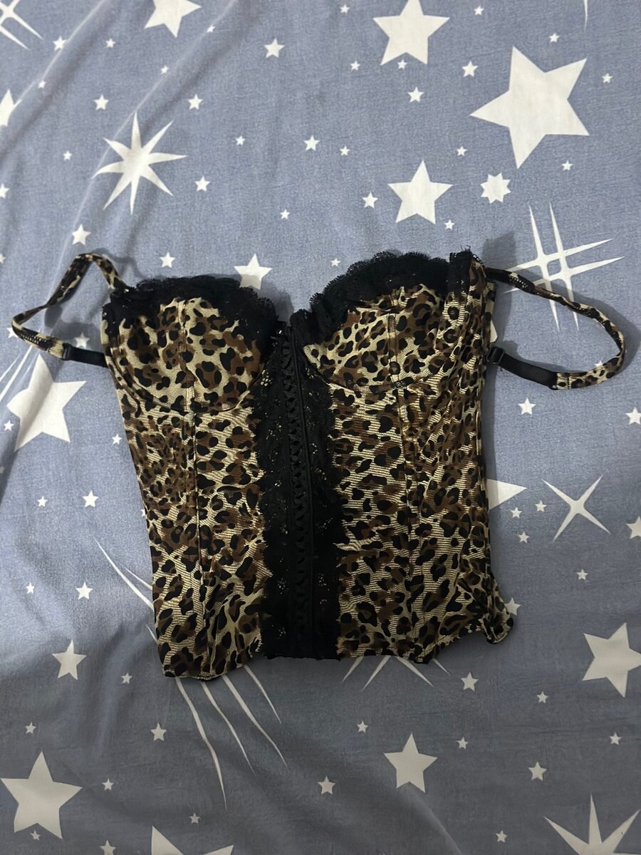 Corset noir et rouge