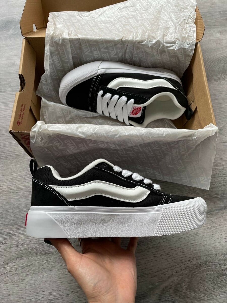 Vans knu skuul