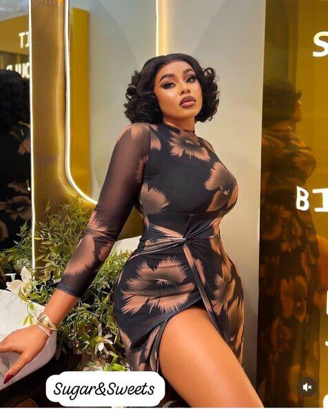 Robe élégante fleurie femme