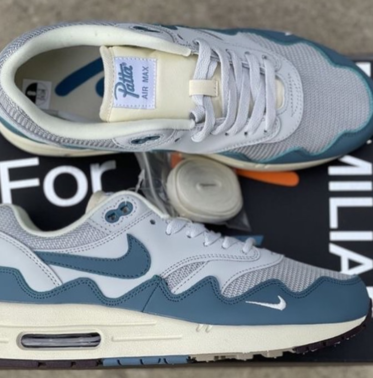 Sneakers Nike Blue and White