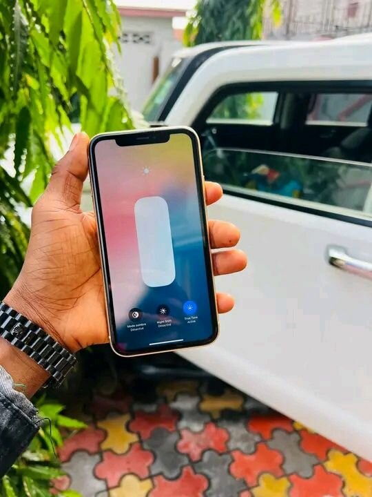 iPhone xR Jaune Élégant