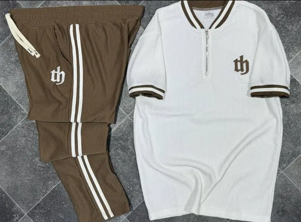 Ensemble sportif à rayures