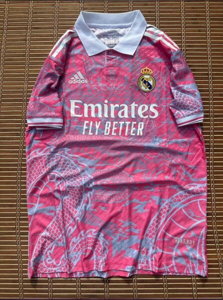 maillot de Real de madrid rose et gris tout gens