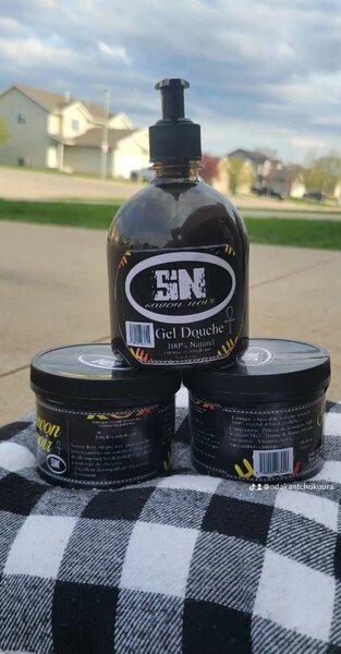 Gel douche et savons noir boît