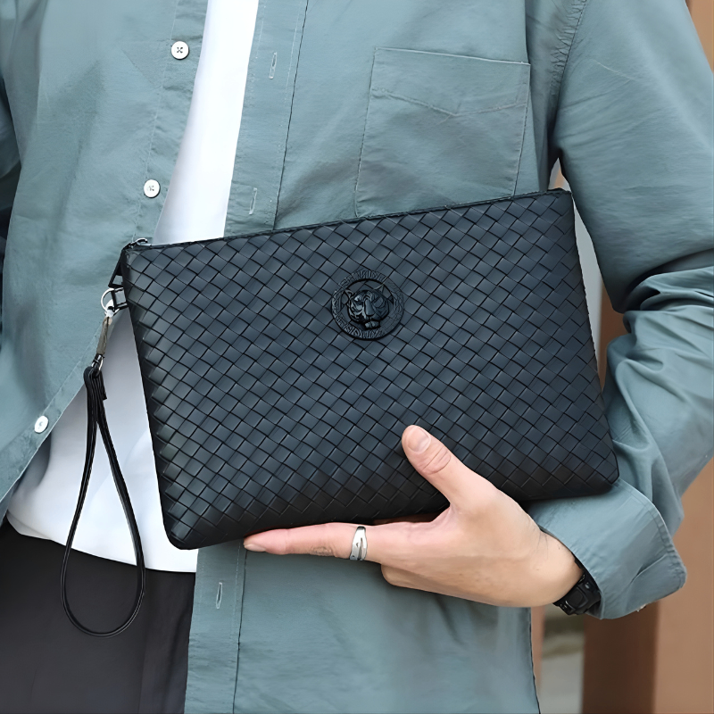 Pochette en cuir tressé