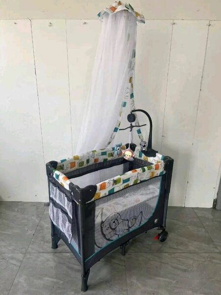 Lit de bébé pliable