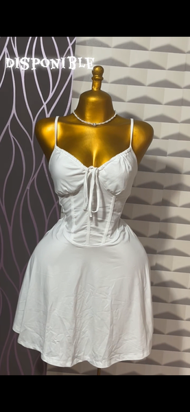 Robe blanche évasée chic