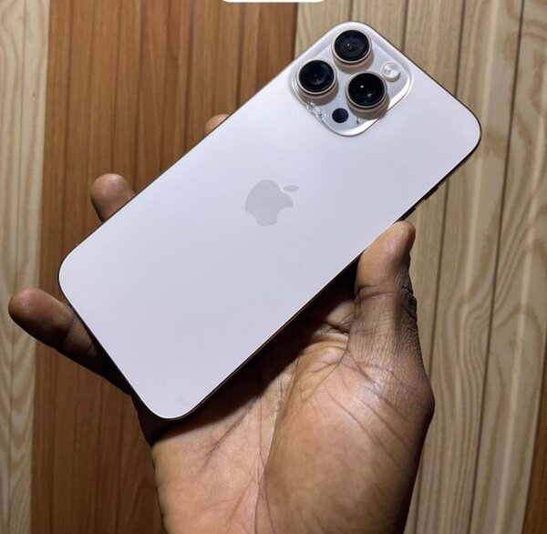 iPhone 16 Pro Max - Blanc